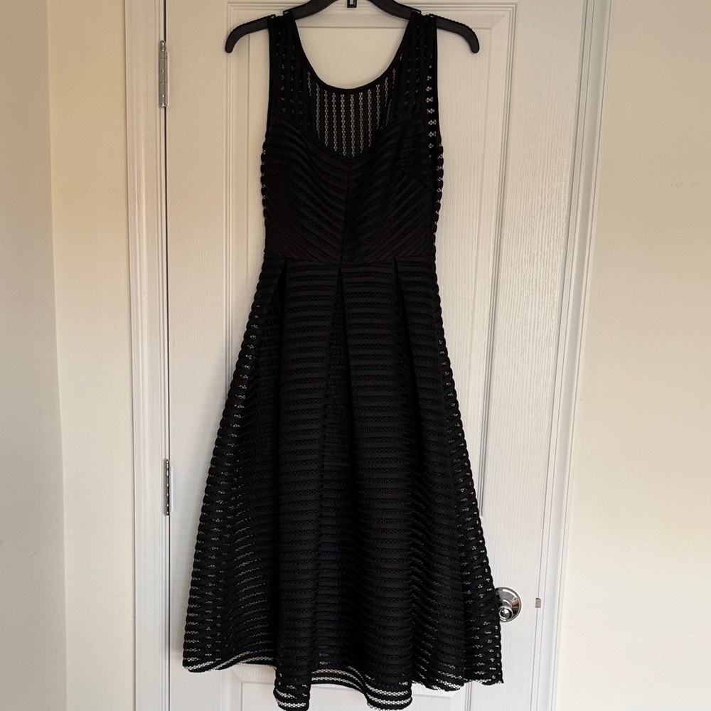 Chic Black Sleeveless Midi Dress